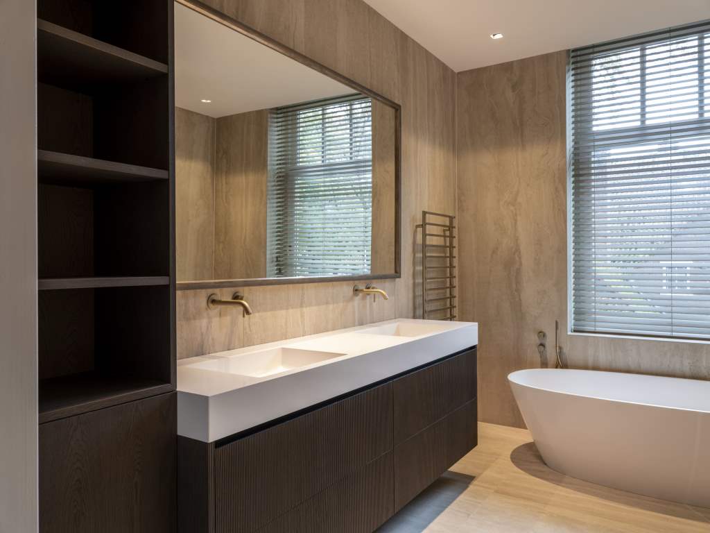 Photo 8 of Burgemeester van Nispen van Sevenaerstraat 28