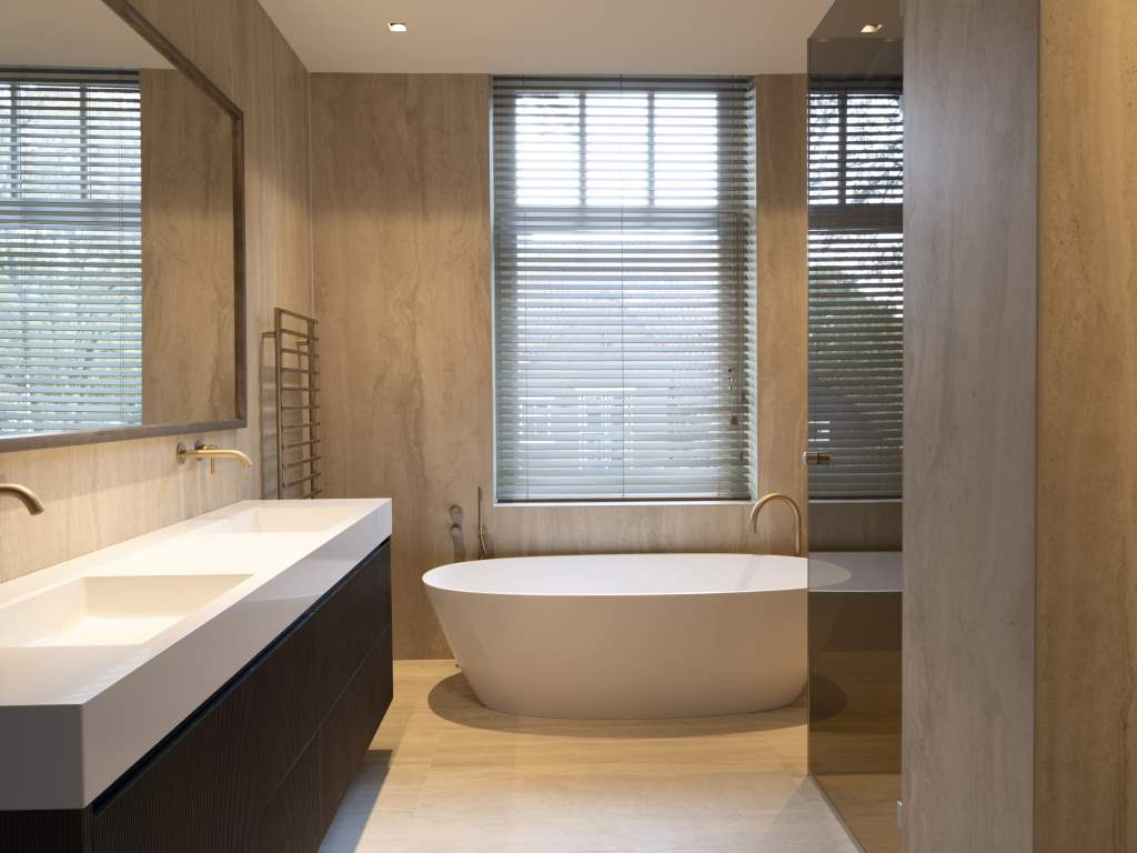 Photo 10 of Burgemeester van Nispen van Sevenaerstraat 28