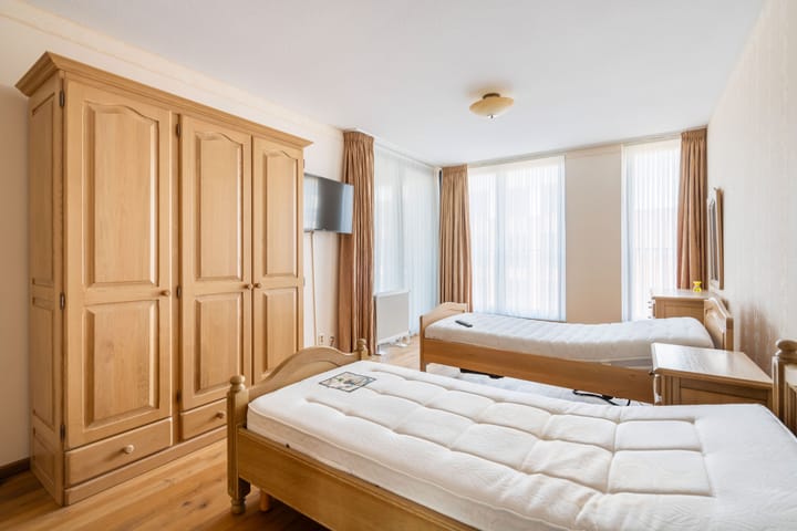 Photo 4 of Graafschap Hornelaan 15-A