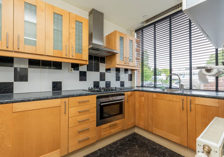 Photo 10 of Van Langendonckstraat 32