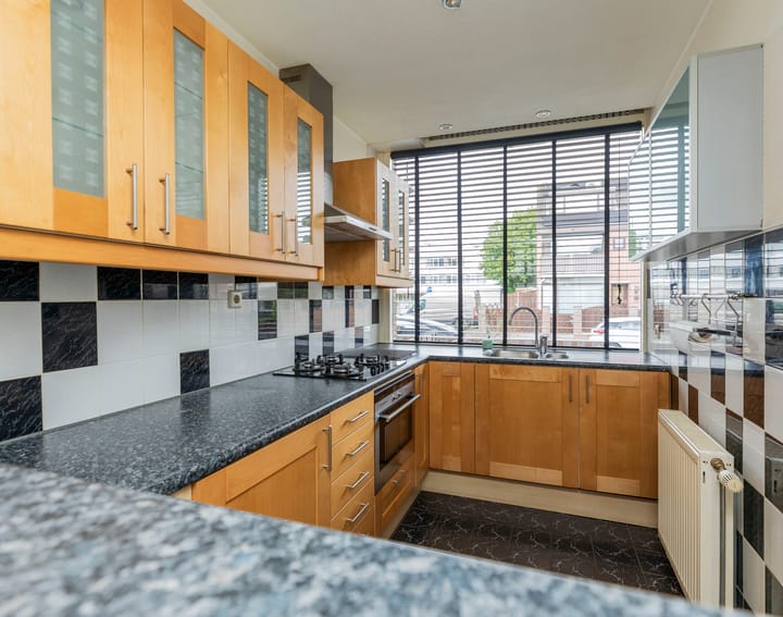 Photo 11 of Van Langendonckstraat 32