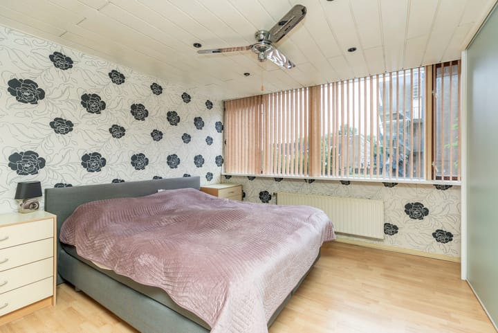 Photo 14 of Van Langendonckstraat 32