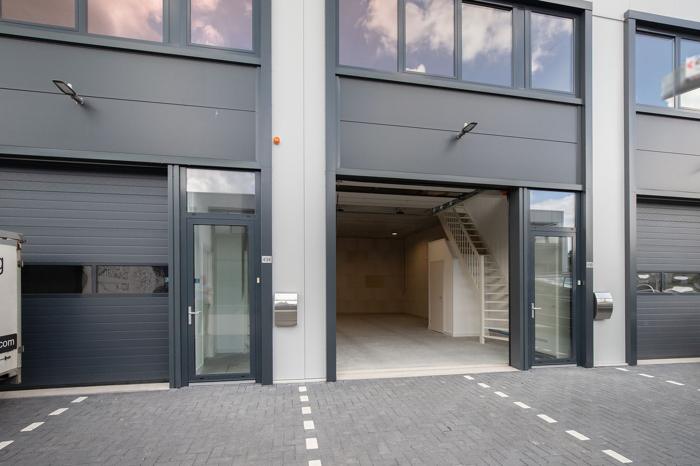 Bekijk foto 4 van Titaniumweg 436