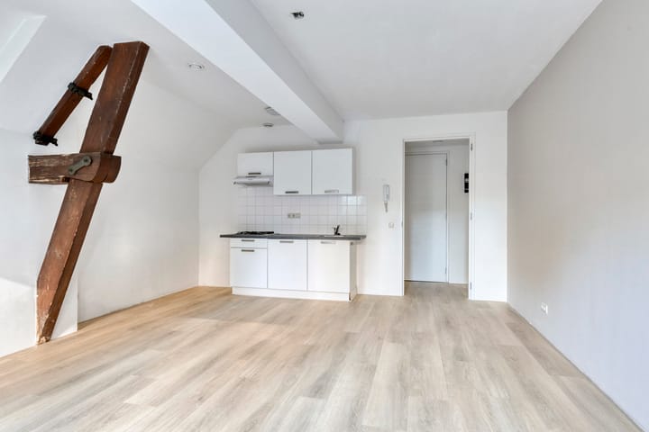 Foto 7 van Meeuwerderweg 75-3