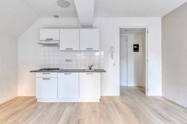 Foto 8 van Meeuwerderweg 75-3