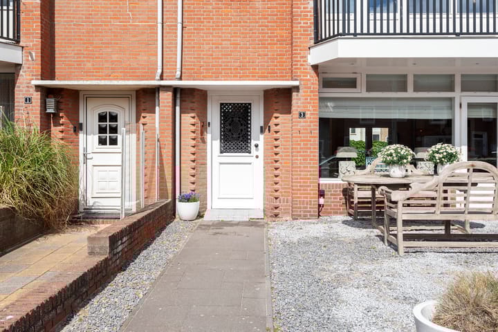 Foto 46 van Burgemeester Engelbertsstraat 3