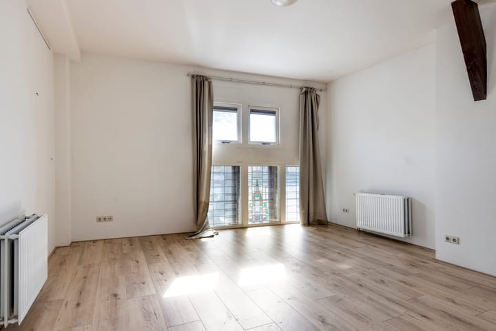 Foto 4 van Meeuwerderweg 75-9