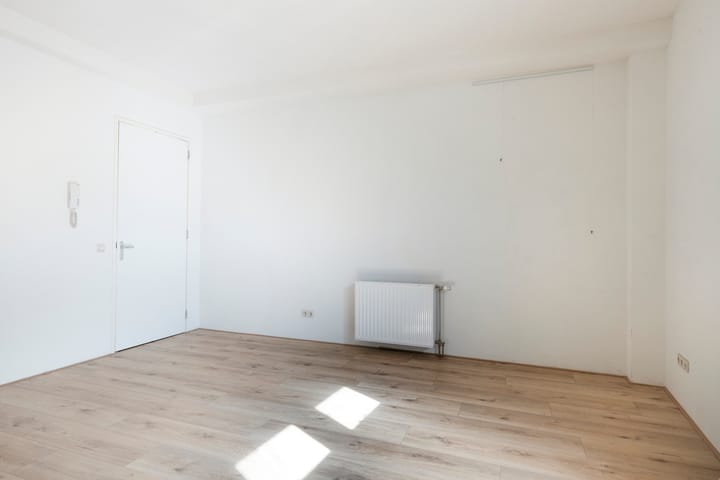 Foto 7 van Meeuwerderweg 75-9