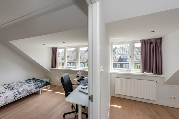 Photo 40 of Burgemeester Boreelstraat 15