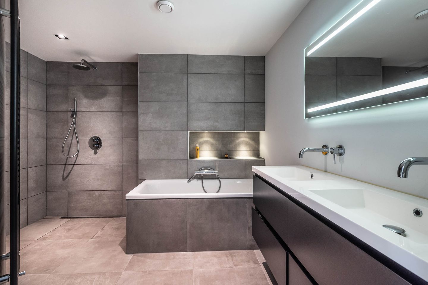 Foto 19 van Aalsmeerweg 121-3