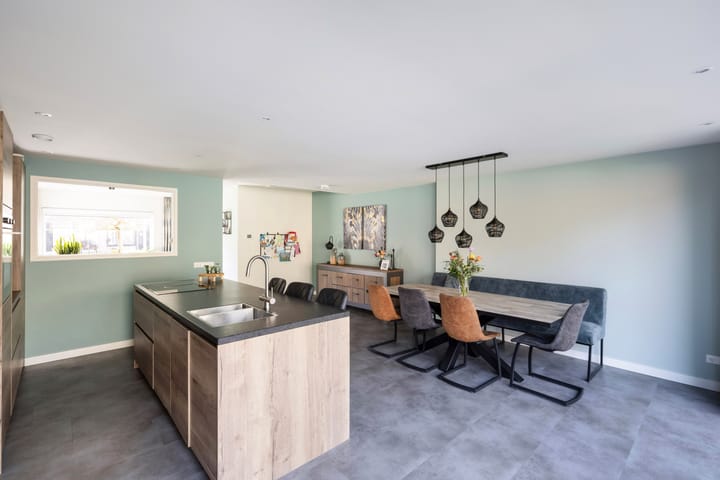 Photo 17 of Leliestraat 9