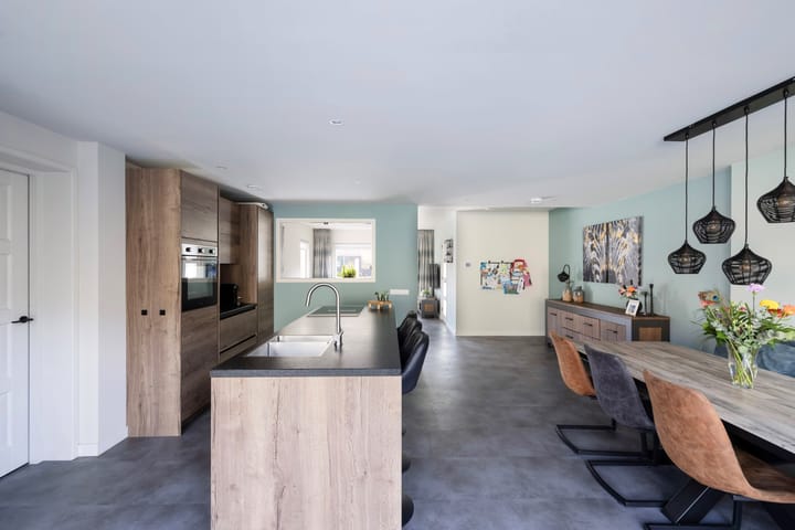 Photo 18 of Leliestraat 9