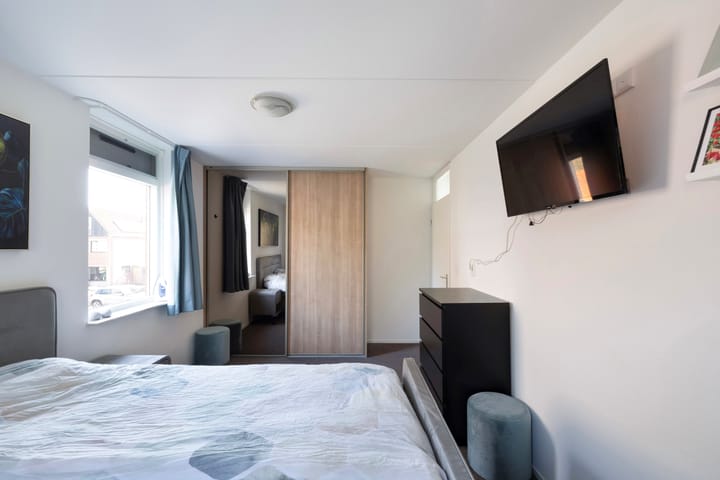 Photo 32 of Leliestraat 9