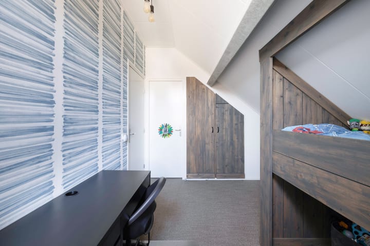 Photo 38 of Leliestraat 9