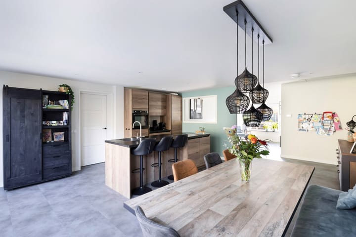 Photo 15 of Leliestraat 9