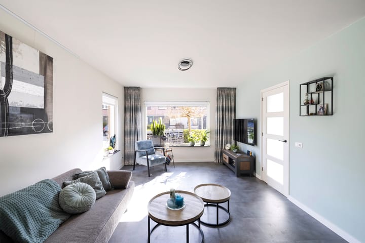 Photo 11 of Leliestraat 9