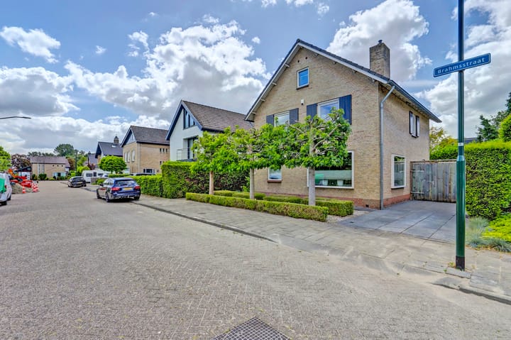 Foto 44 van Brahmsstraat 4