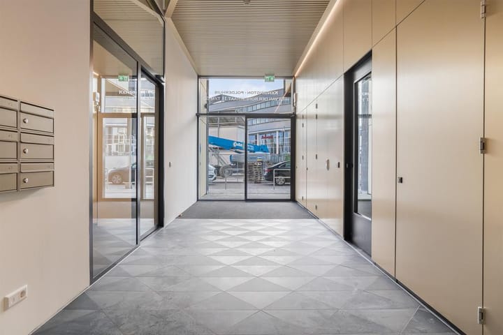 Photo 4 of Mies van der Rohestraat 29