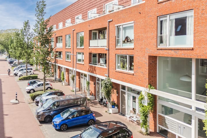 Photo 7 of Hooftstraat 137