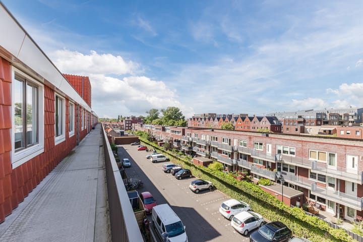 Photo 8 of Hooftstraat 137