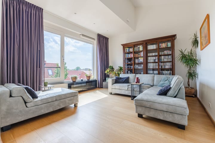 Photo 9 of Hooftstraat 137