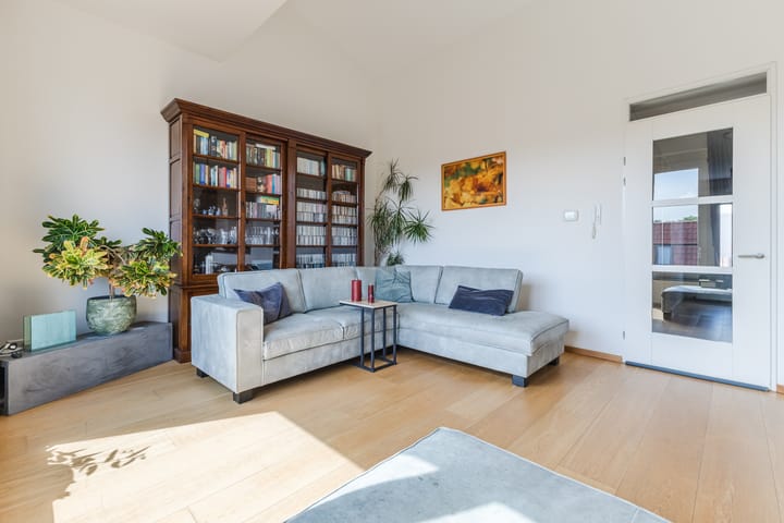 Photo 10 of Hooftstraat 137