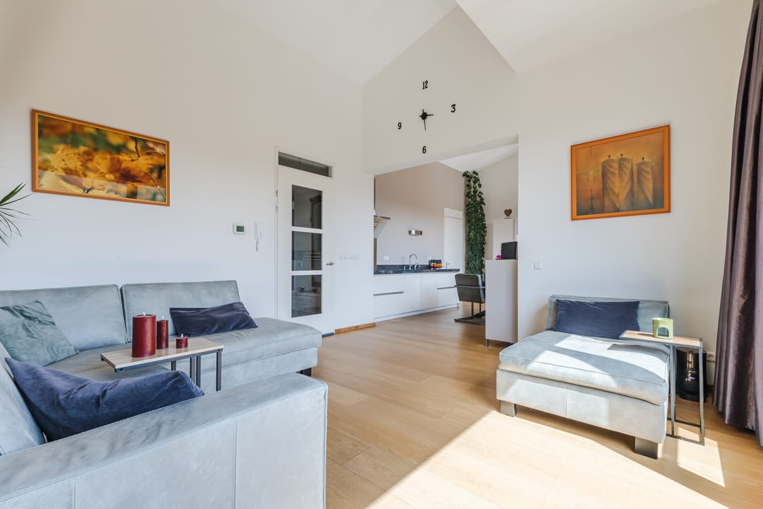 Photo 11 of Hooftstraat 137