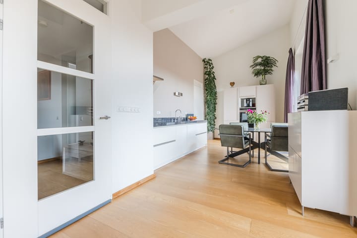 Photo 12 of Hooftstraat 137