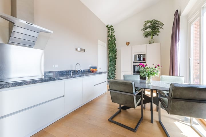 Photo 14 of Hooftstraat 137