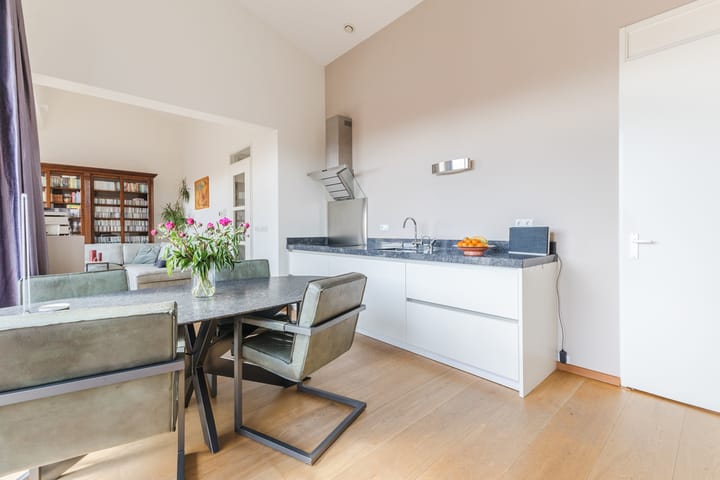 Photo 15 of Hooftstraat 137