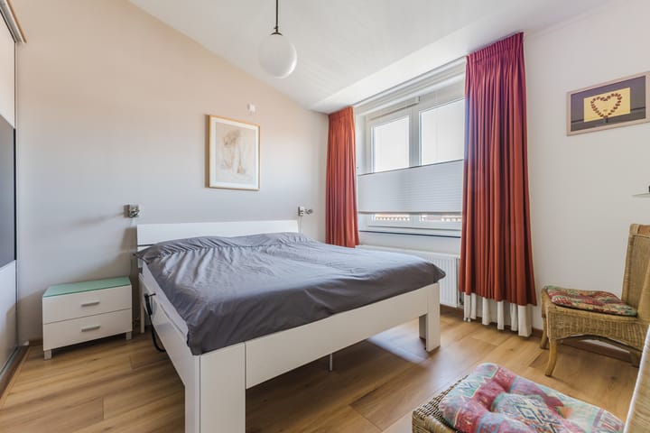 Photo 20 of Hooftstraat 137