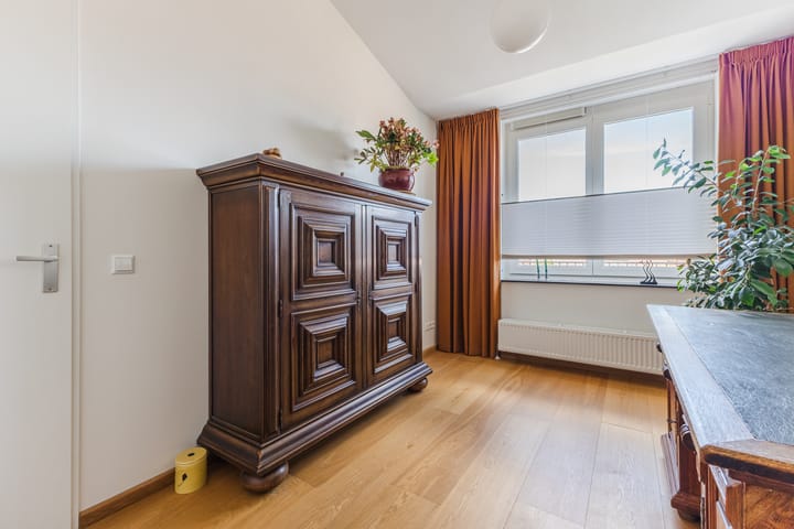 Photo 23 of Hooftstraat 137