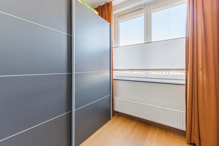 Photo 24 of Hooftstraat 137