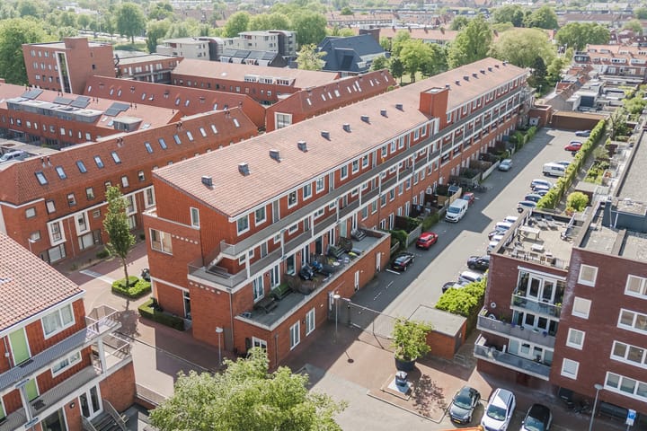 Photo 33 of Hooftstraat 137