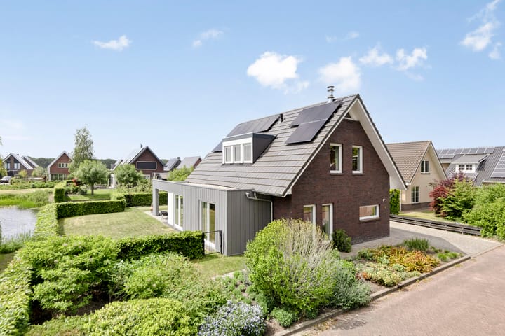 Photo 40 of Aurelia 74