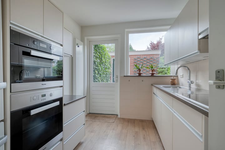 Photo 13 of Burgemeester van Dommelenlaan 4