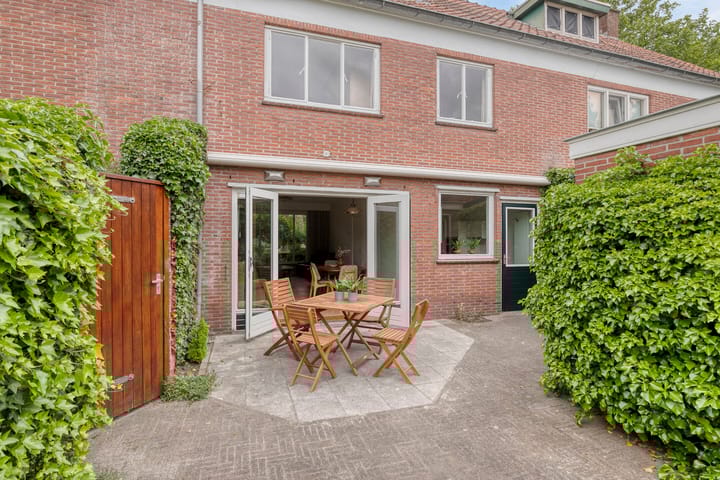 Photo 24 of Burgemeester van Dommelenlaan 4