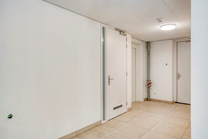 Photo 11 of Isabellastraat 46