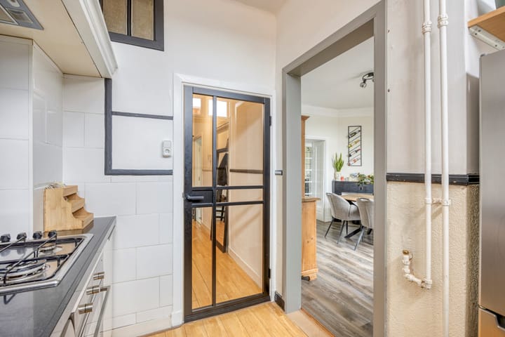 Photo 21 of Rosendaalsestraat 196