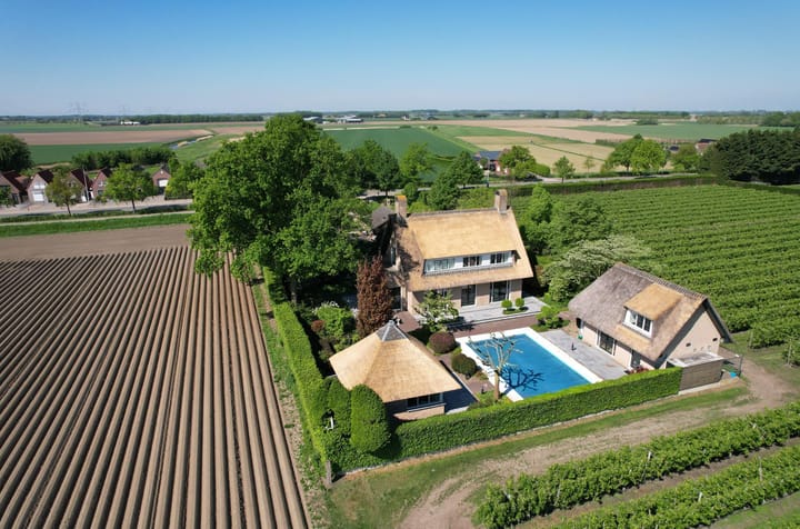 Photo 2 of Roosendaalseweg 24