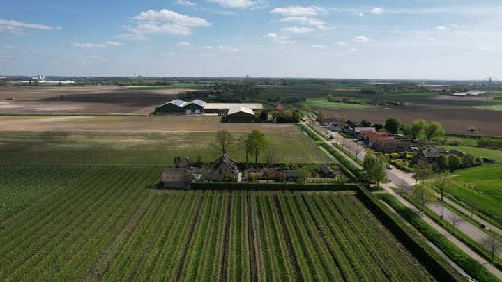 Photo 3 of Roosendaalseweg 24