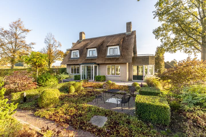 Photo 4 of Roosendaalseweg 24