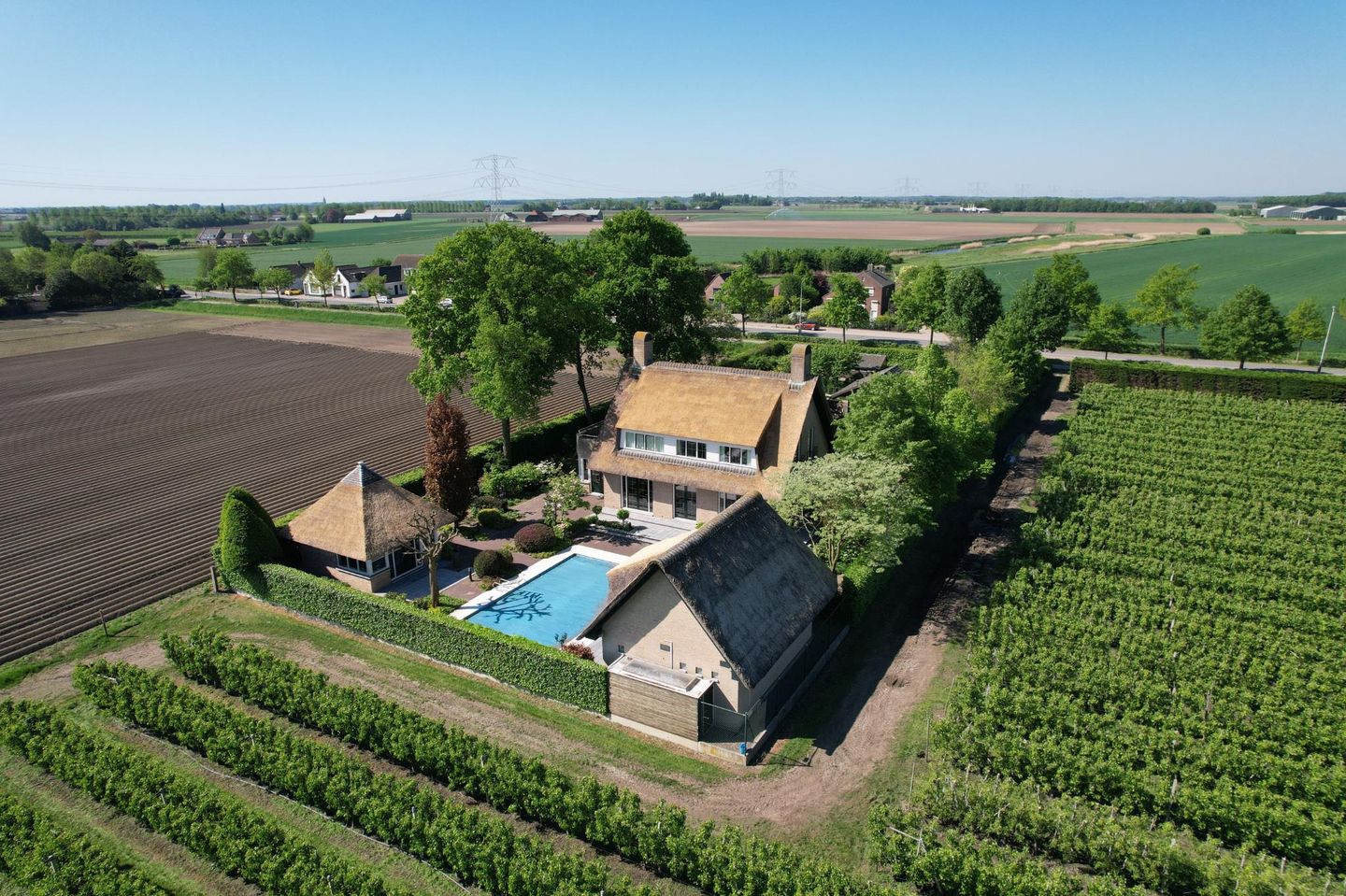 Photo 1 of Roosendaalseweg 24