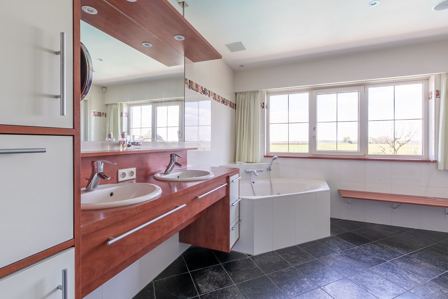 Foto 35 van Roosendaalseweg 24