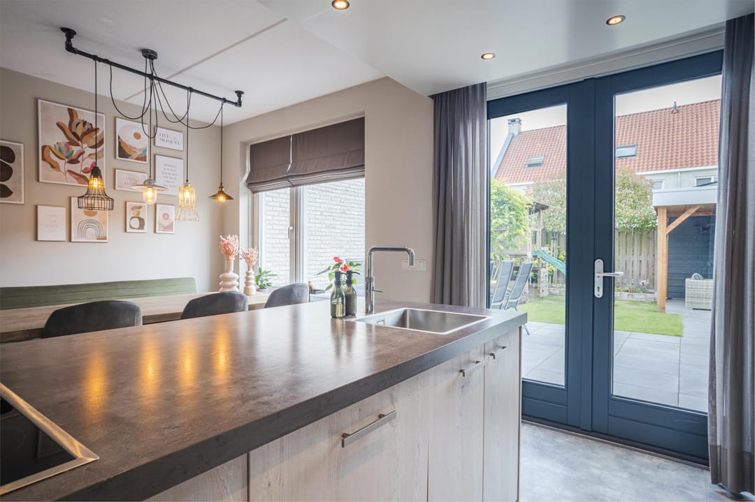 Photo 13 of Lover 182