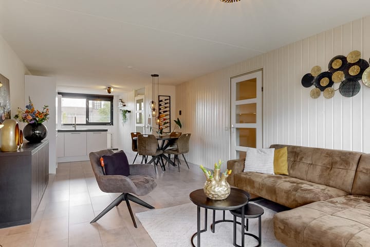 Foto 8 van Anna van Renesselaan 8-B