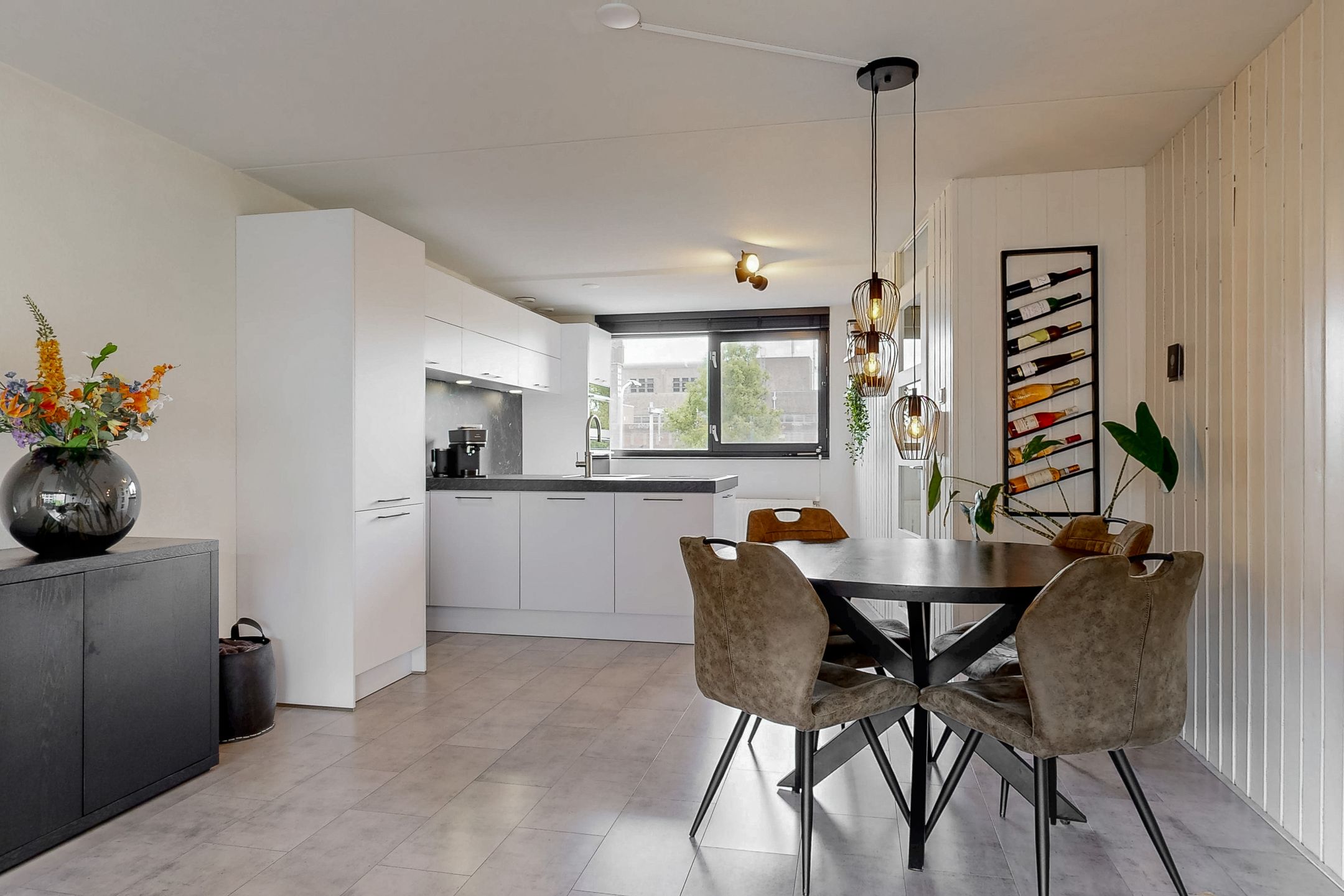 Foto 12 van Anna van Renesselaan 8-B