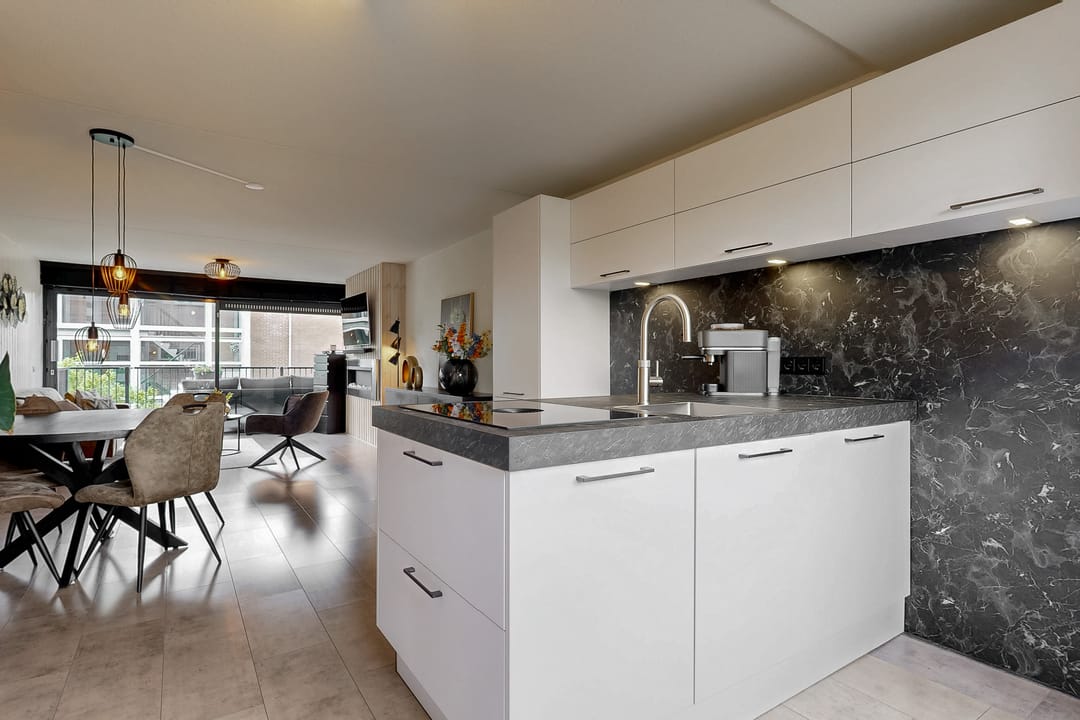 Foto 17 van Anna van Renesselaan 8-B