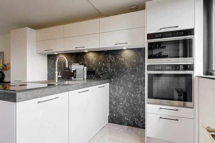 Foto 18 van Anna van Renesselaan 8-B