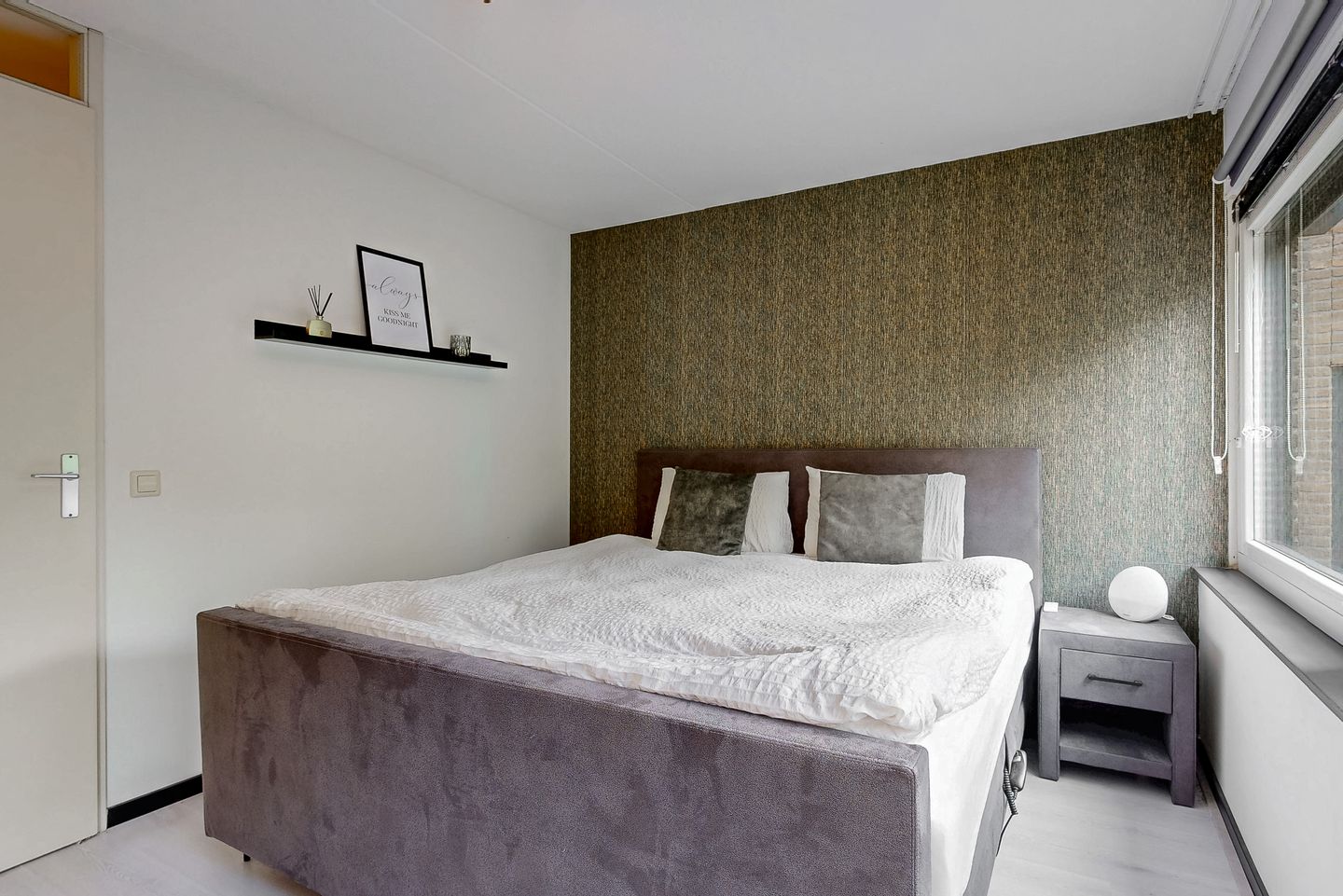 Foto 25 van Anna van Renesselaan 8-B